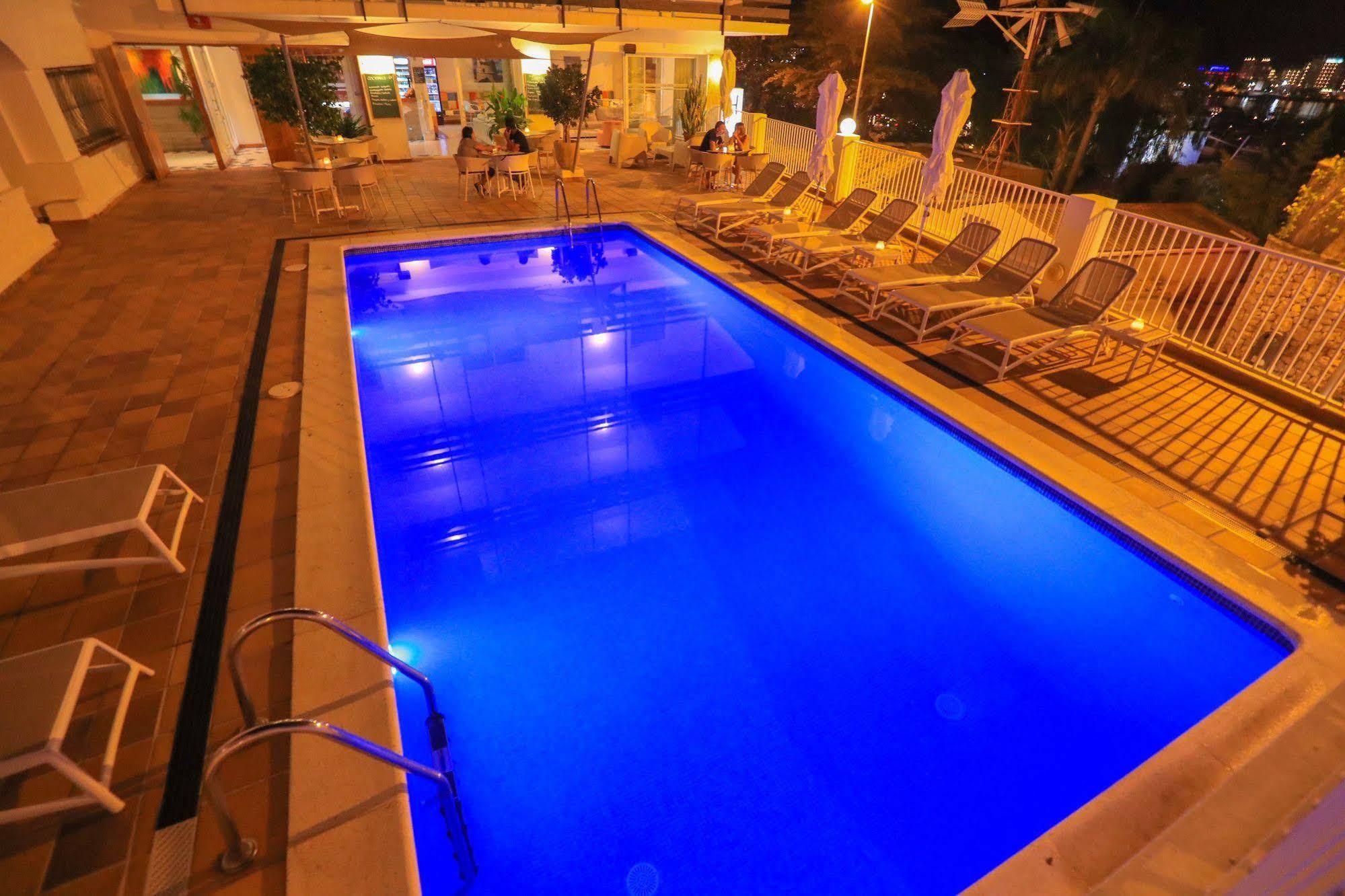 Es Mitjorn Hotel San Antonio  Buitenkant foto