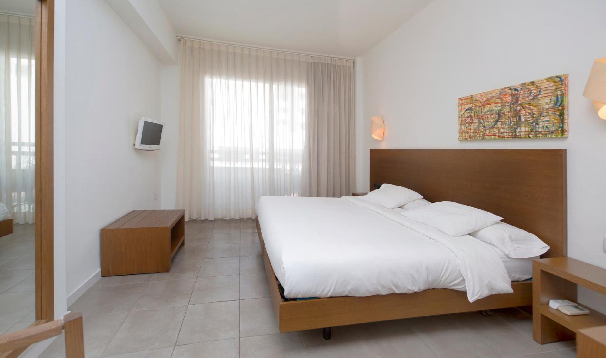 Es Mitjorn Hotel San Antonio  Buitenkant foto