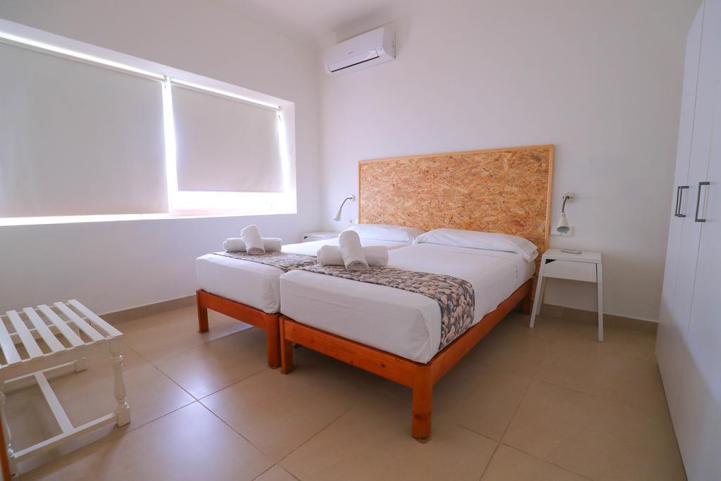 Es Mitjorn Hotel San Antonio  Buitenkant foto