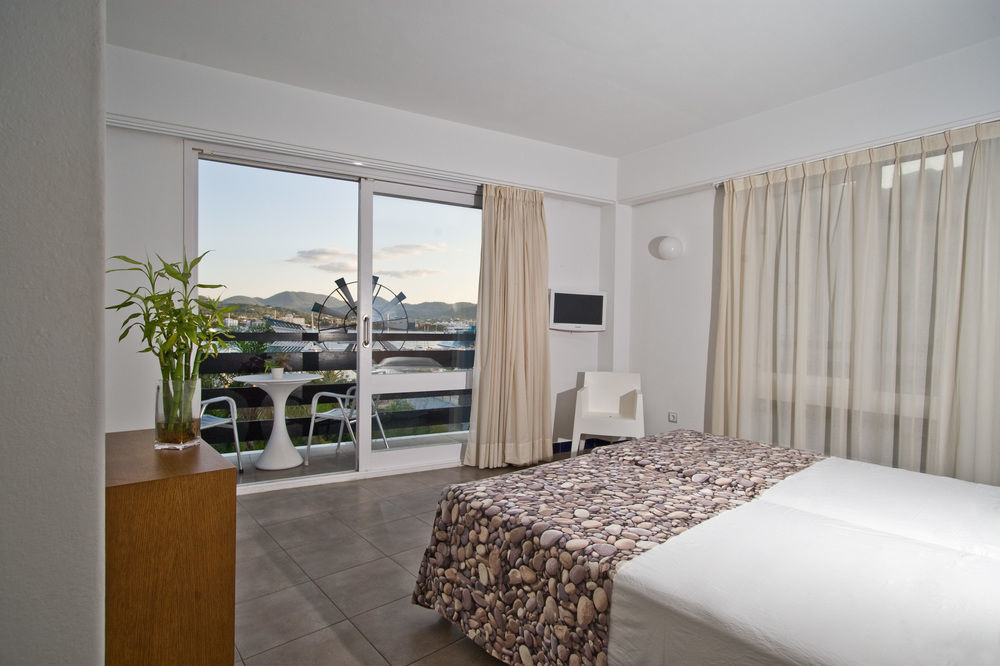 Es Mitjorn Hotel San Antonio  Buitenkant foto