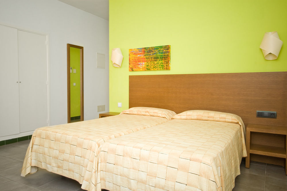 Es Mitjorn Hotel San Antonio  Buitenkant foto