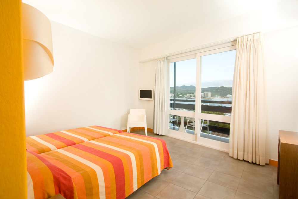 Es Mitjorn Hotel San Antonio  Buitenkant foto