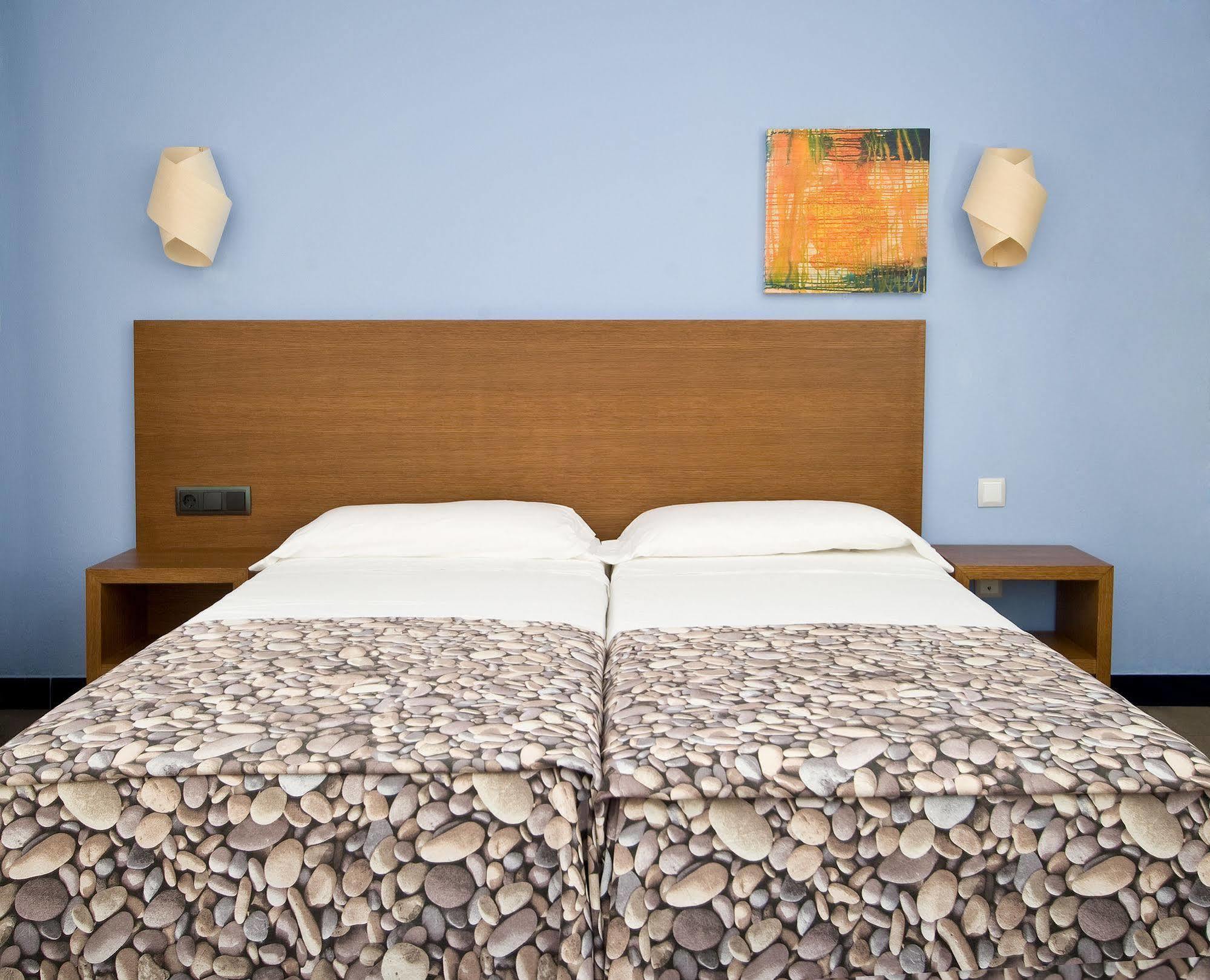 Es Mitjorn Hotel San Antonio  Buitenkant foto