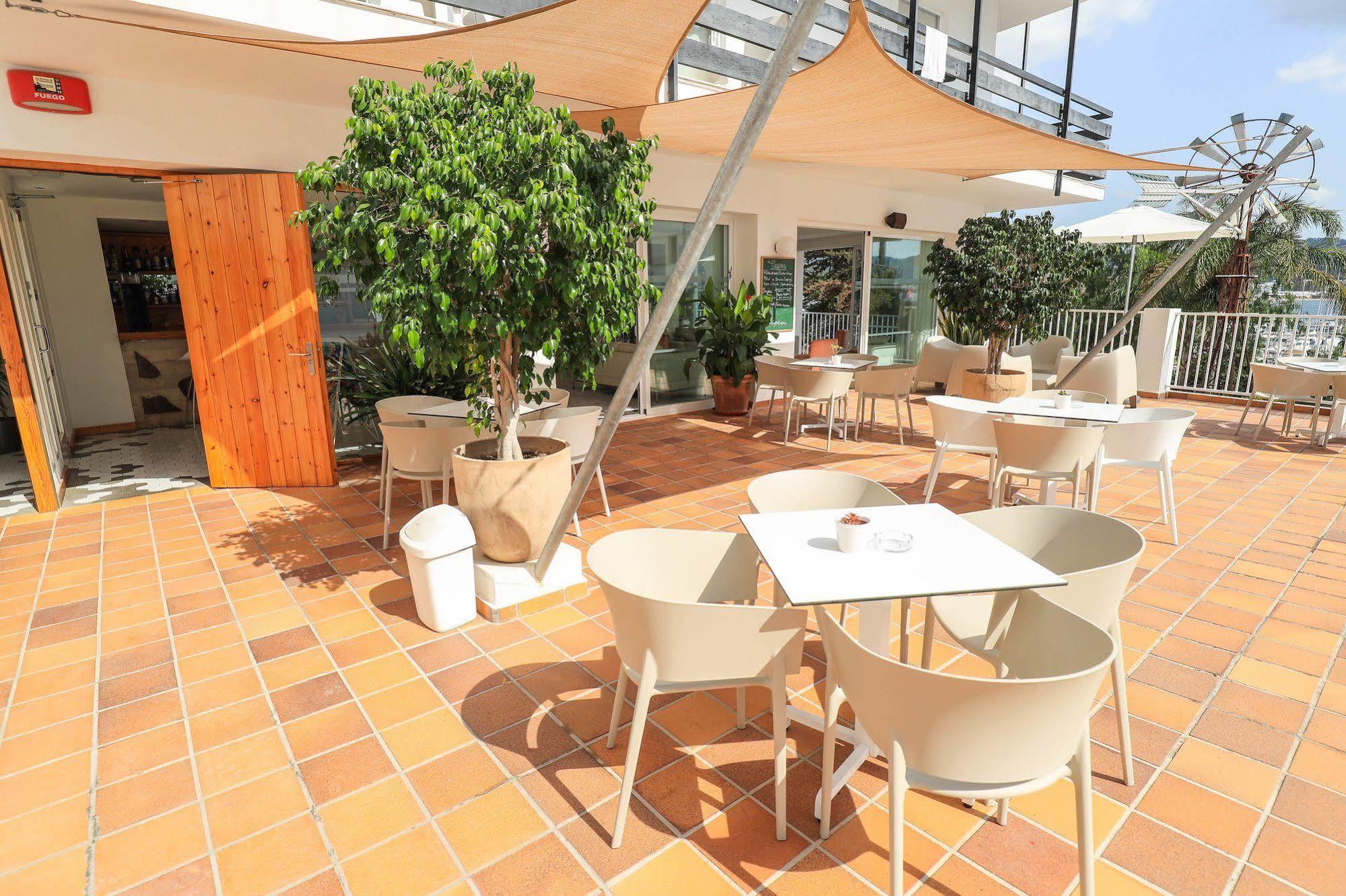 Es Mitjorn Hotel San Antonio  Buitenkant foto