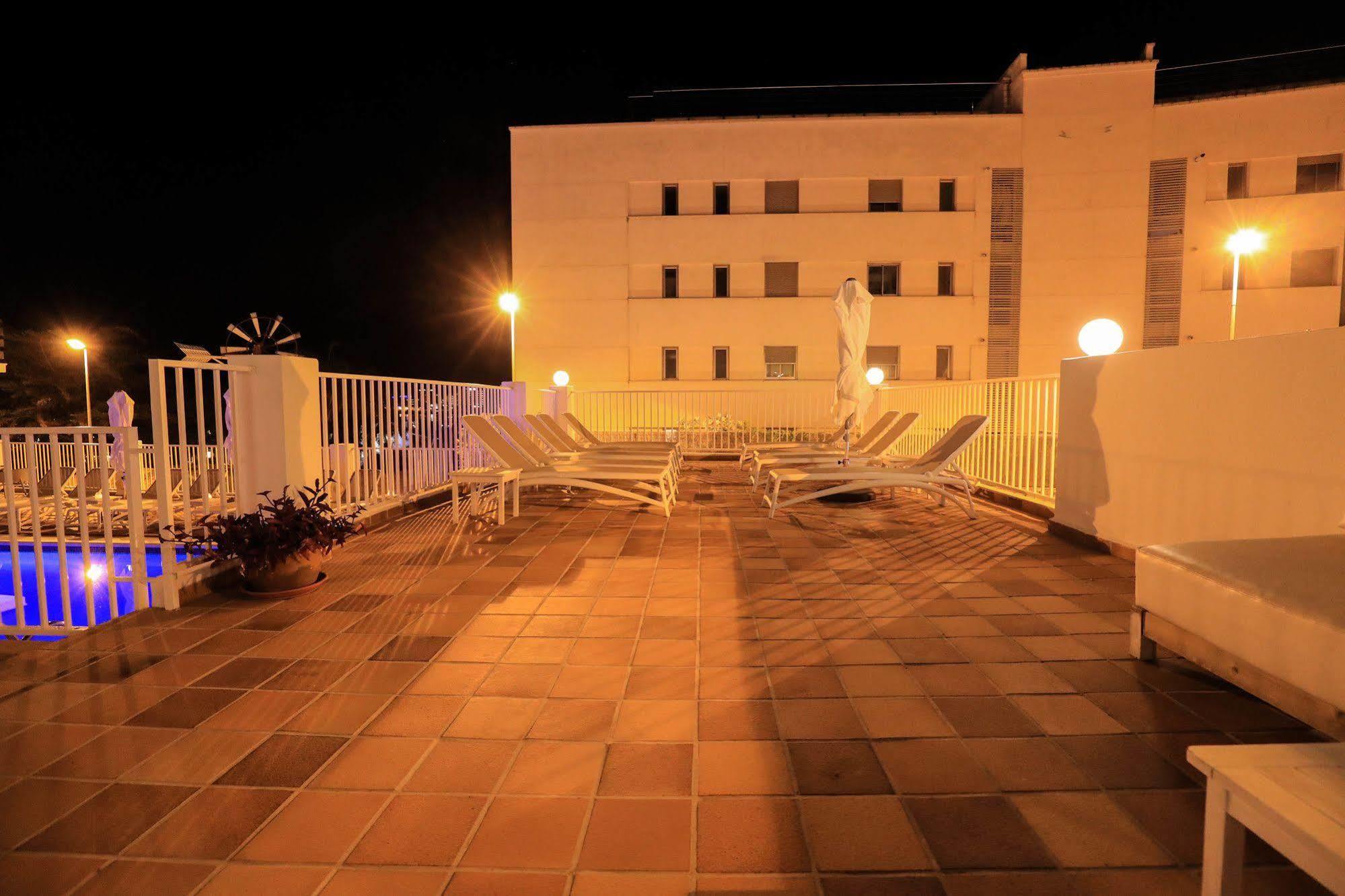 Es Mitjorn Hotel San Antonio  Buitenkant foto
