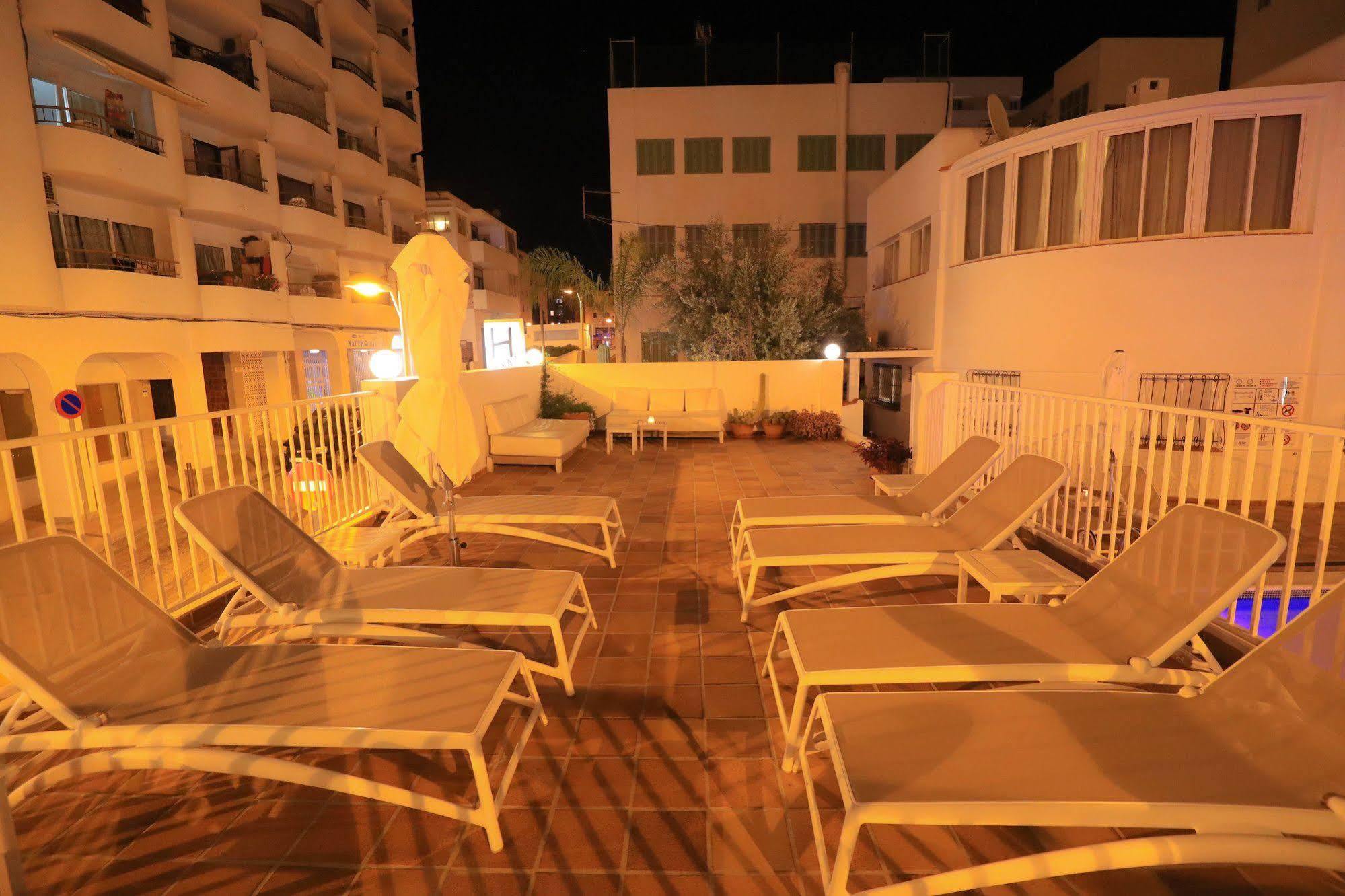 Es Mitjorn Hotel San Antonio  Buitenkant foto